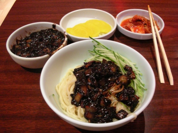 [Resep Makanan Korea] Jajangmyun, Mie Kegelapan Korea 
